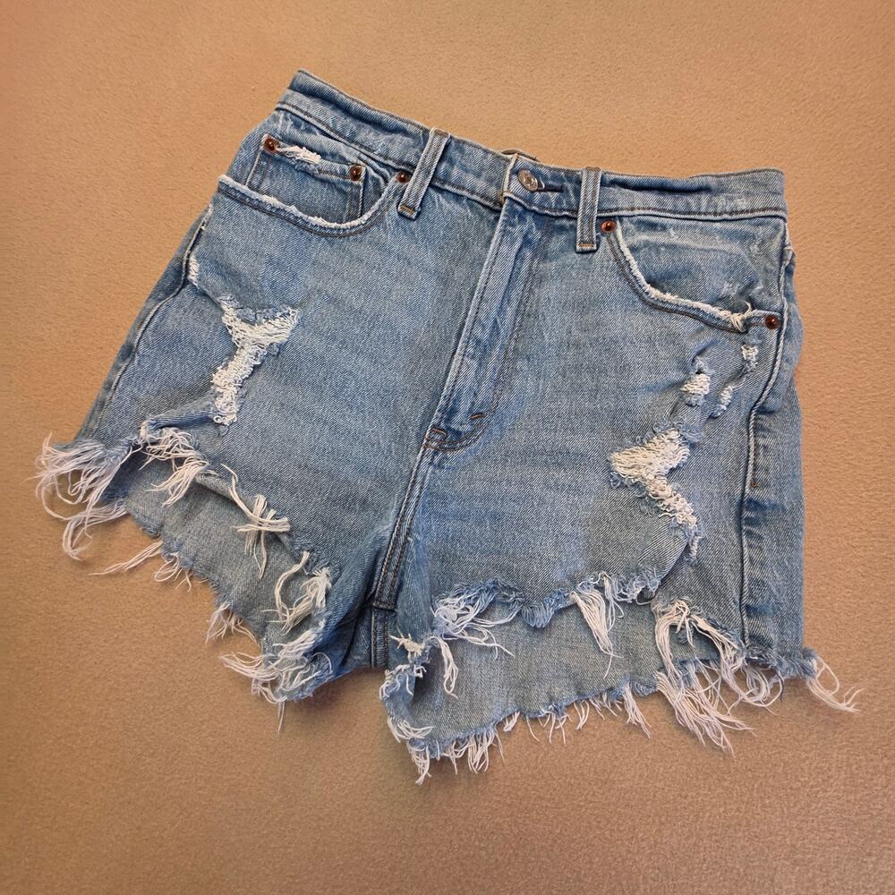 Abercrombie & Fitch High Rise Curve Love Distressed Denim Mom Shorts Sz 28/6